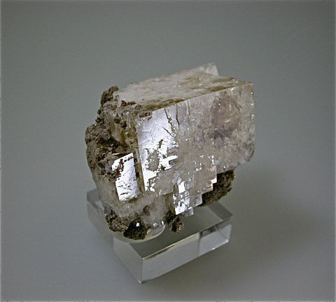 SOLD Fluorite, LaFarge Dundas Quarry, SW Corner, Top Level, North of 4th Concession, Dundas, Ontario, Canada Miniature 4 x 5 x 6 cm $250. Online 6/19